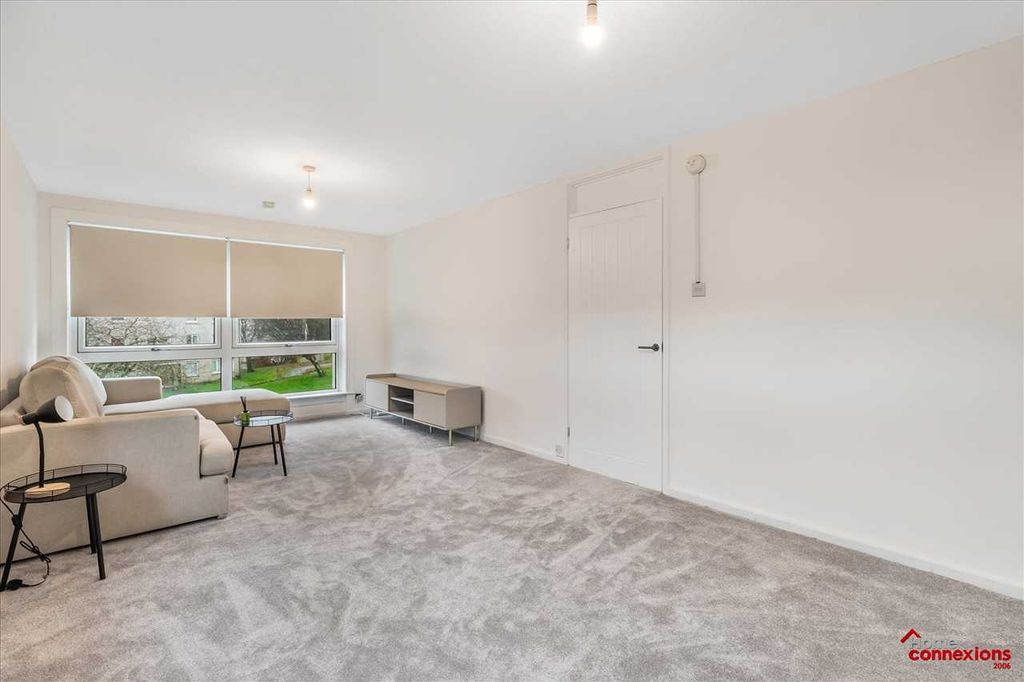 Property photo 2 of 20 Lounge Dining (1)