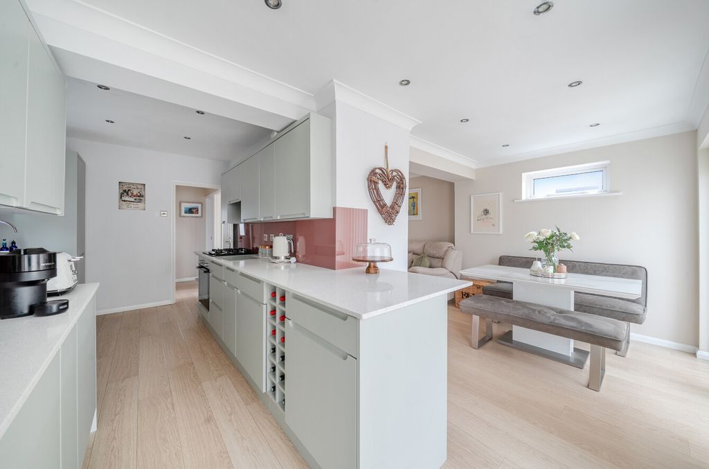 Property photo 3 of 21 Picture 3