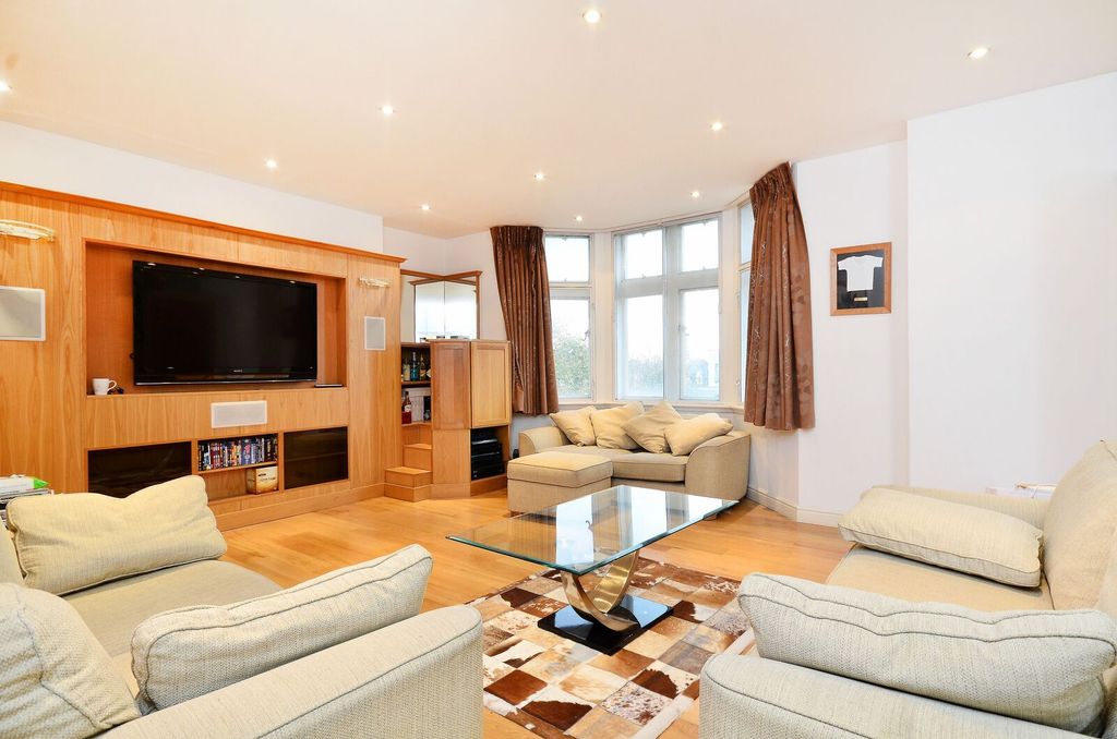 Property photo 1 of 9