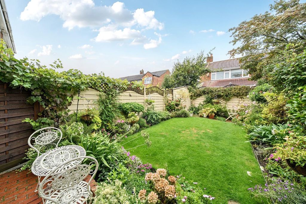 Property photo 3 of 14 Garden