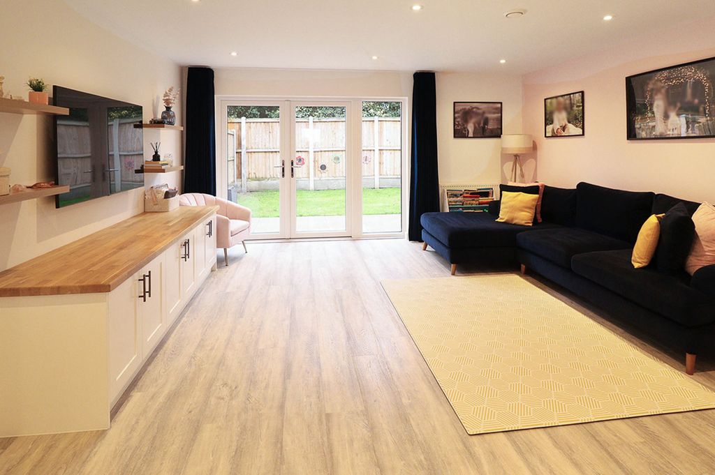 Property photo 2 of 21 Picture No. 19