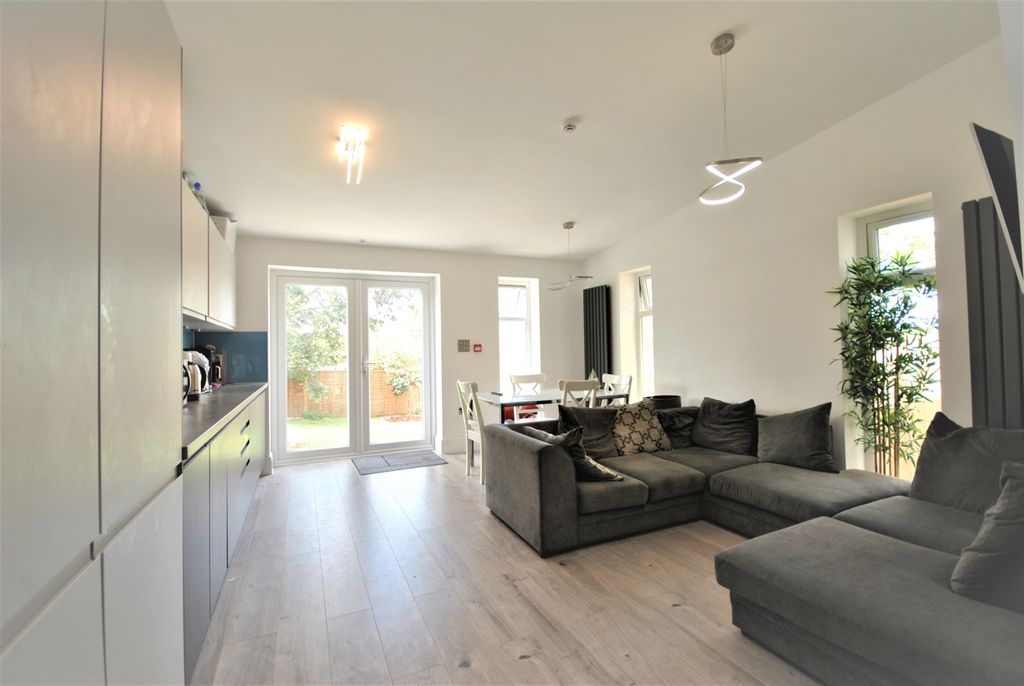 Property photo 1 of 8 Lounge 2#