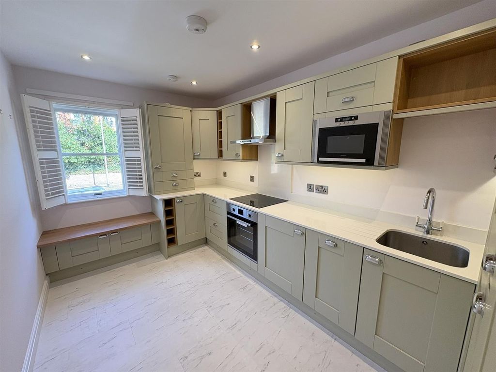 Property photo 1 of 18 Kitchen