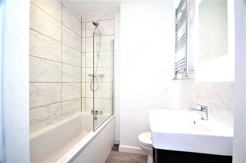 Property photo 2 of 5 Communal Bathroom