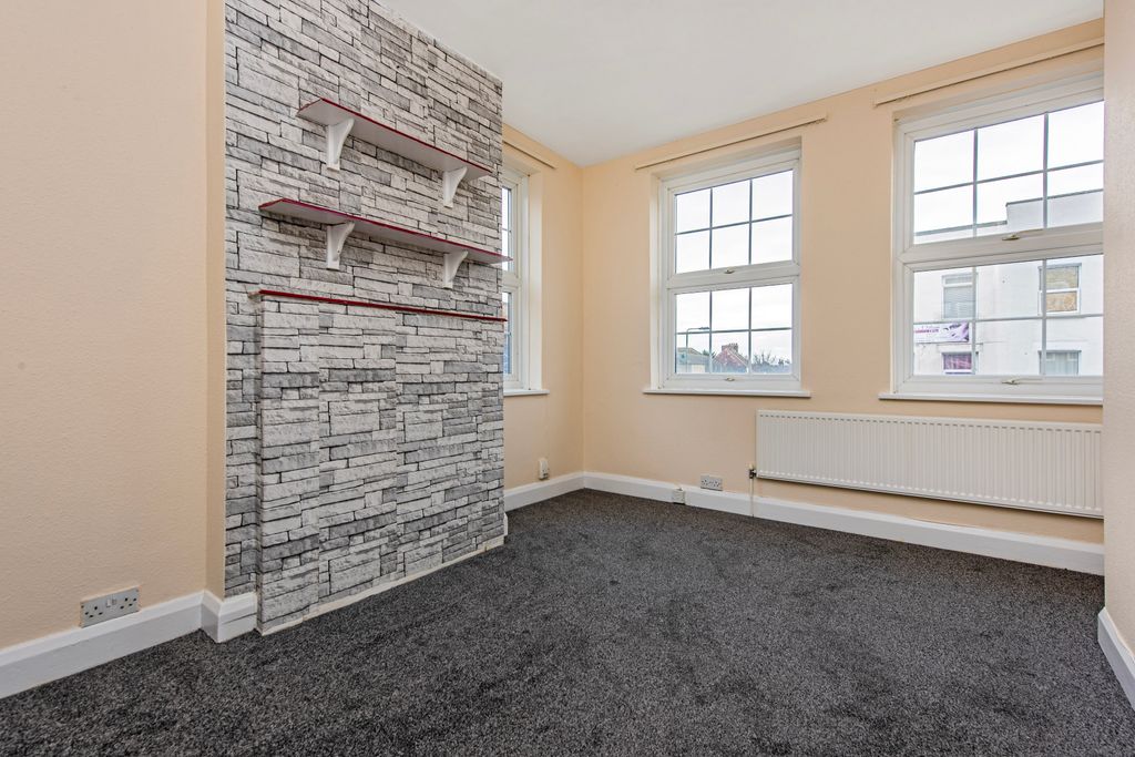 Property photo 1 of 3