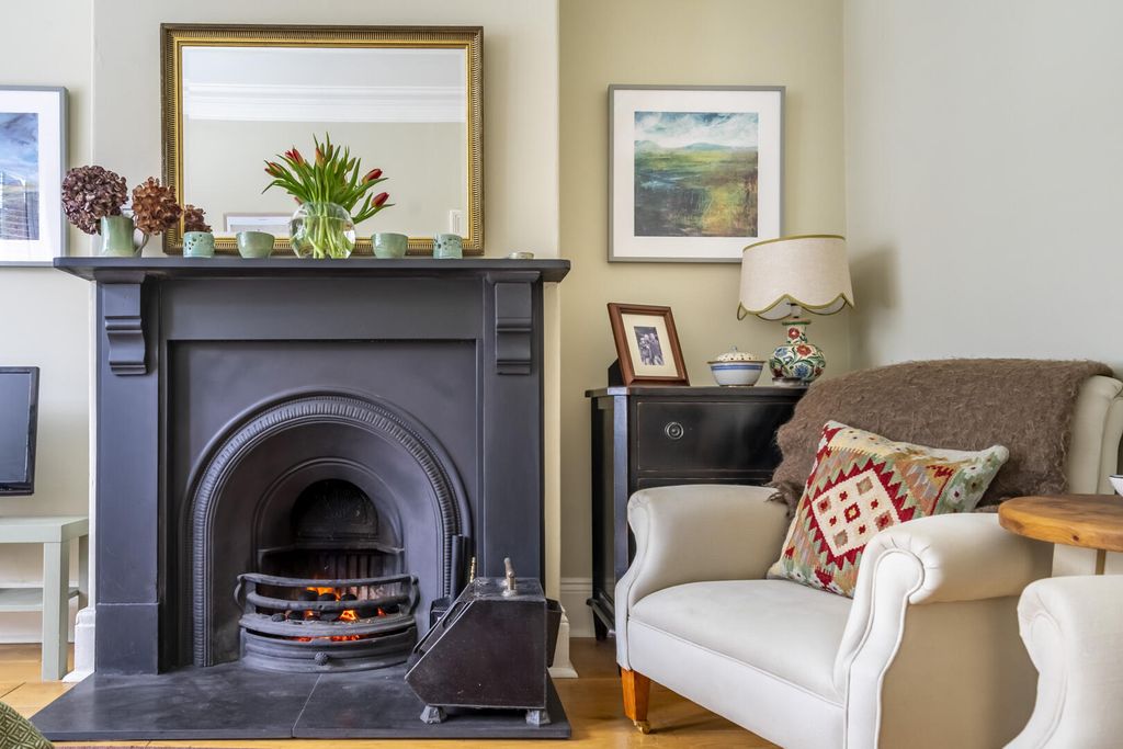 Property photo 3 of 19 Living Room