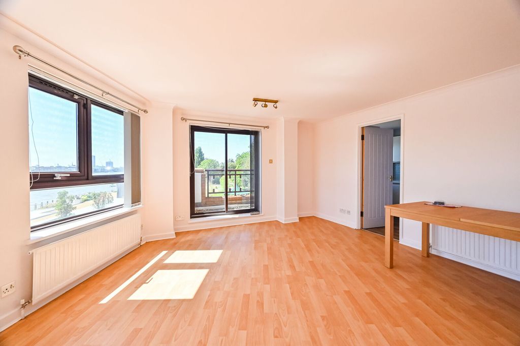 Property photo 2 of 31