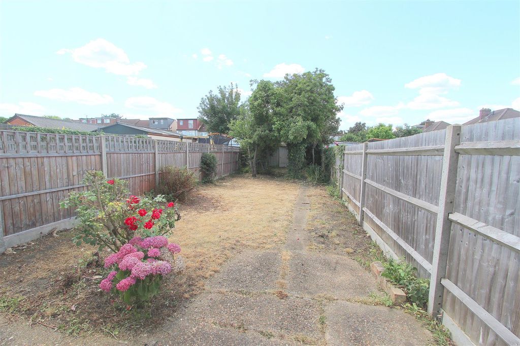 Property photo 2 of 15 Garden.Jpg