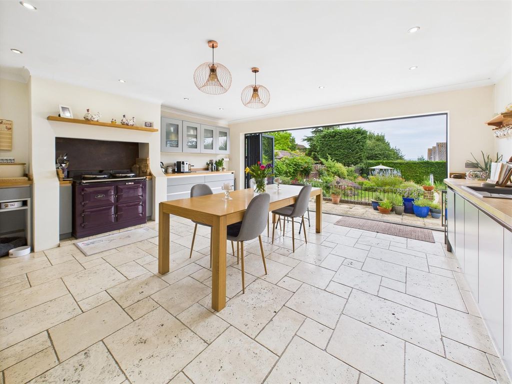 Property photo 2 of 39