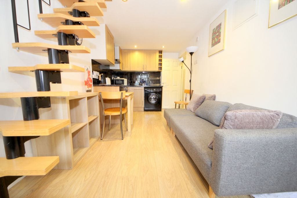 Property photo 1 of 9 1 Bedroom Maisonette For Rent