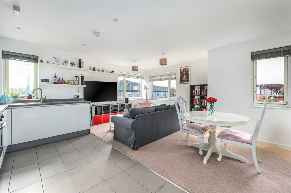 Property photo 2 of 12 Picture No. 11