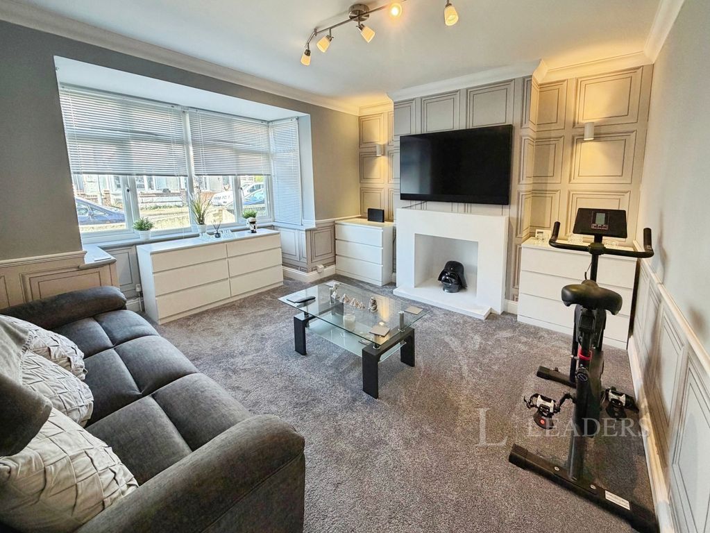 Property photo 3 of 20 Lounge