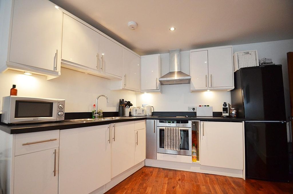 Property photo 3 of 9 Kitchen.Jpg