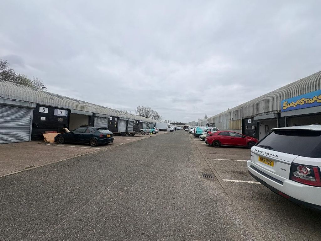 Property photo 1 of 6 Photo 4