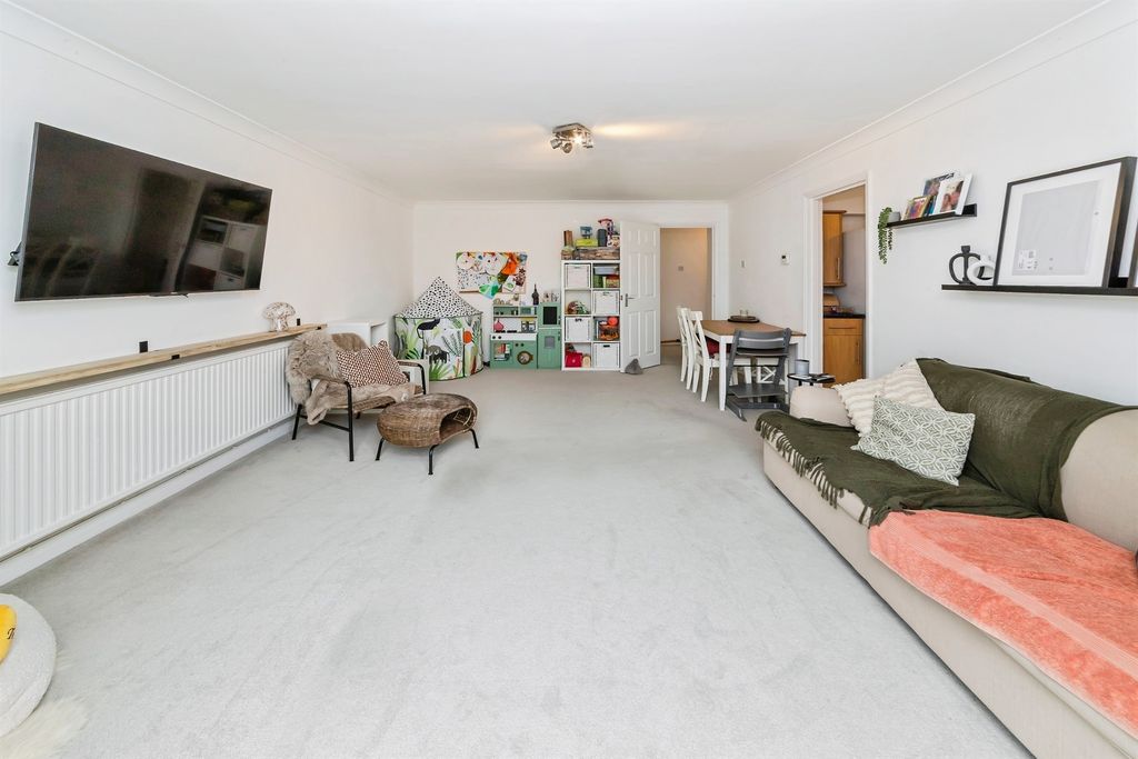 Property photo 3 of 11