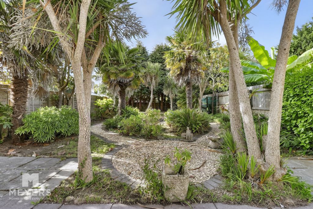 Property photo 2 of 28