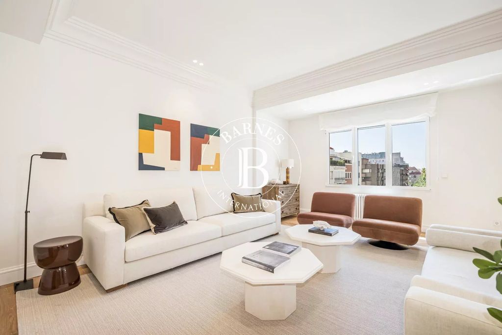 Property photo 1 of 65 Corner Flat, Refurbished | 225 m², Facing Outwards And With Natural Light From All Four Directions