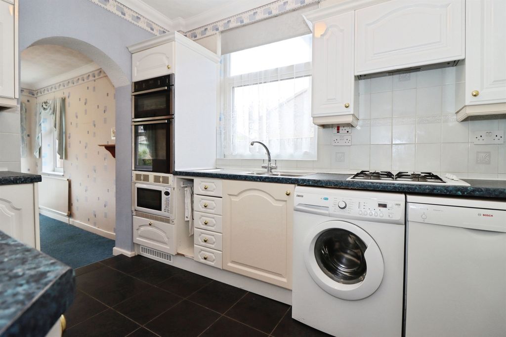 Property photo 2 of 27