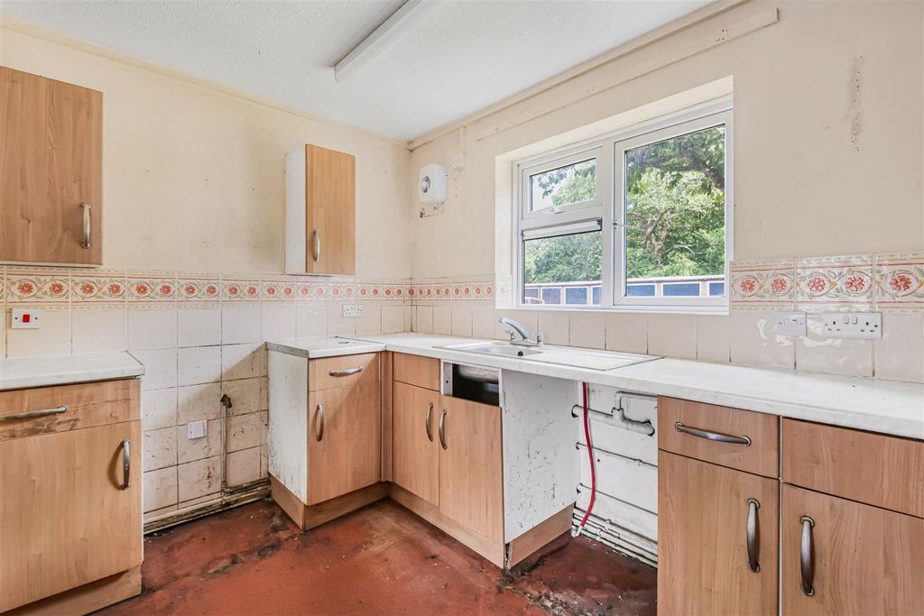Property photo 3 of 16 11_86545.Jpg