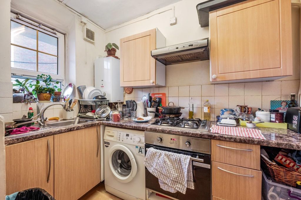 Property photo 3 of 6 Kitchen