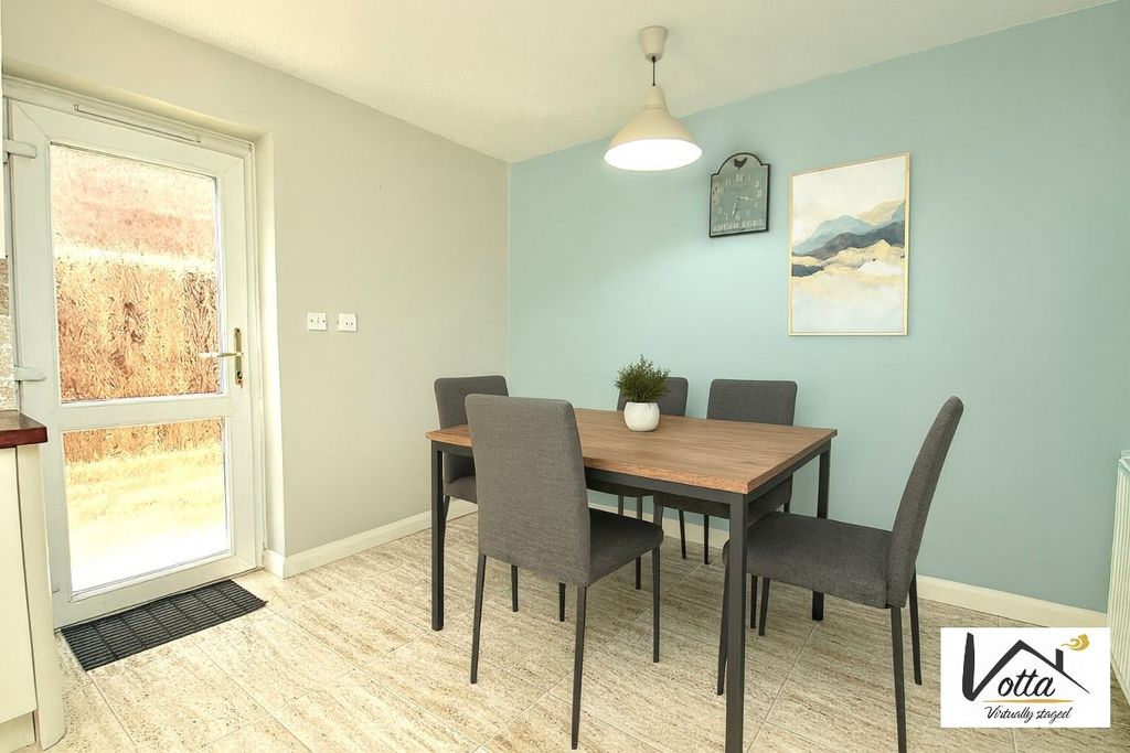 Property photo 3 of 28