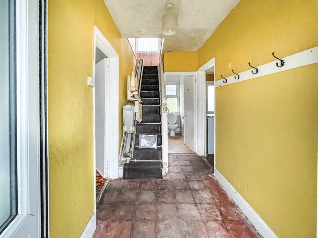 Property photo 2 of 18