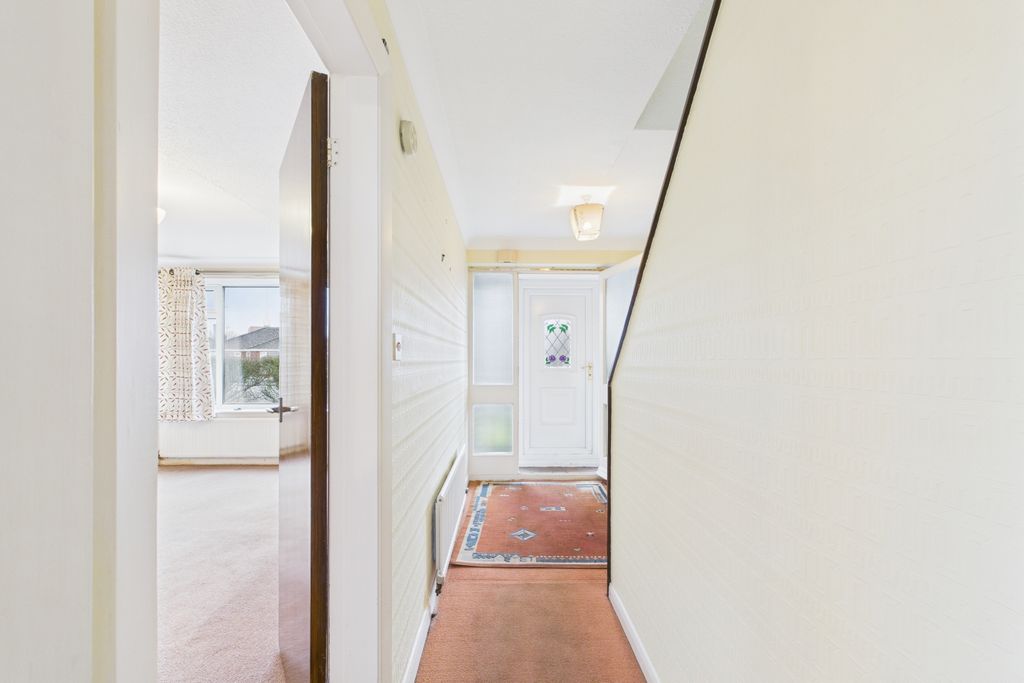 Property photo 2 of 20 Ewemove Spalding -  Cathedral Drive - Hallway