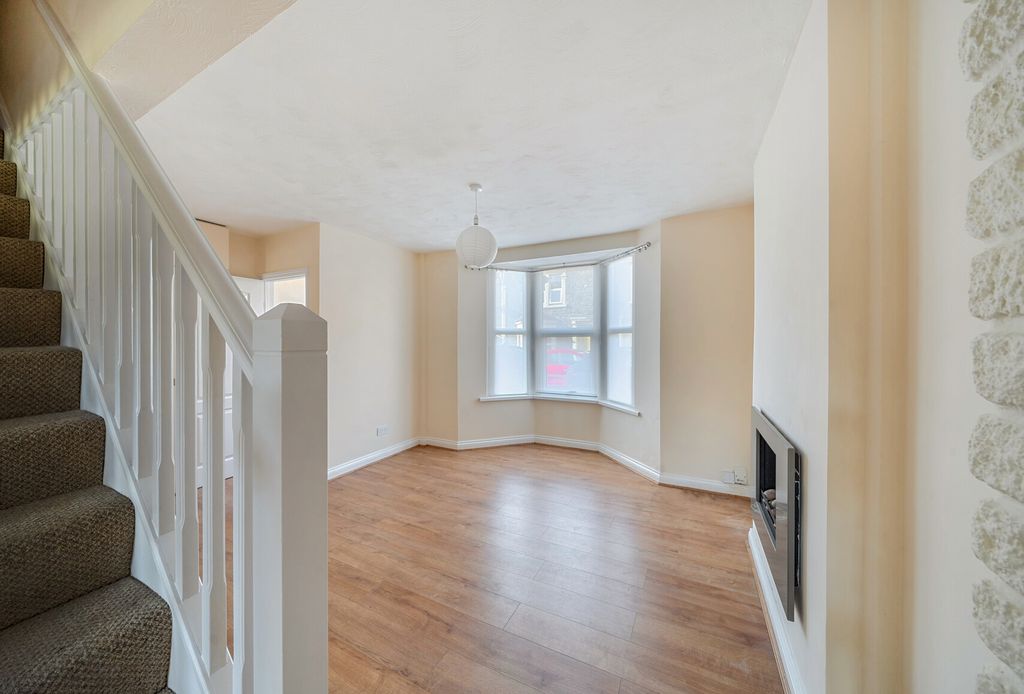 Property photo 2 of 22 1416301-22-6992Fa...