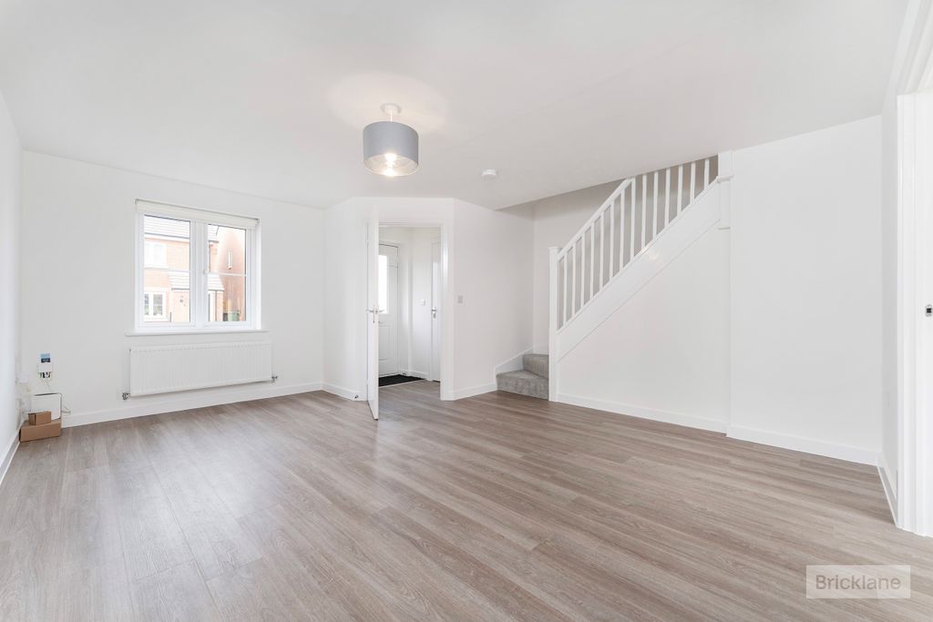 Property photo 3 of 11 Living Room