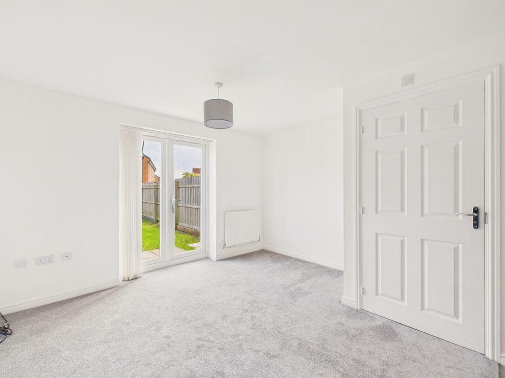 Property photo 3 of 12 5095776