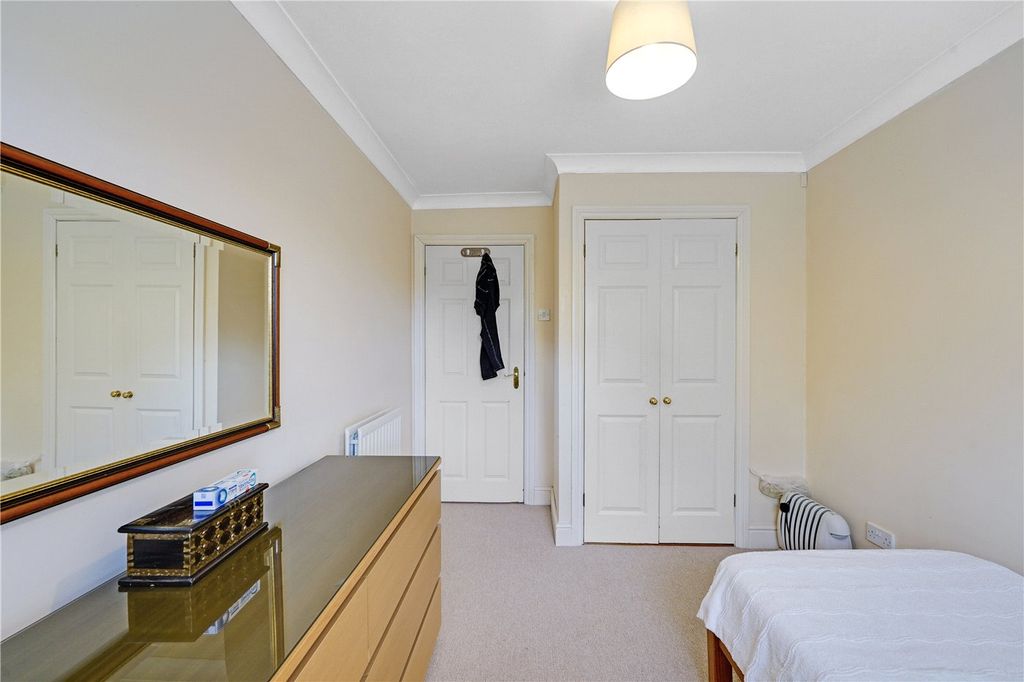 Additional image 13 of 2 bed flat for saleNewholme Court, 89A Oatlands Drive, Weybridge KT13
