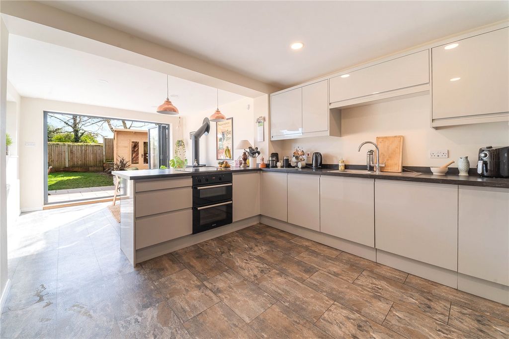 Property photo 3 of 18 Kitchen