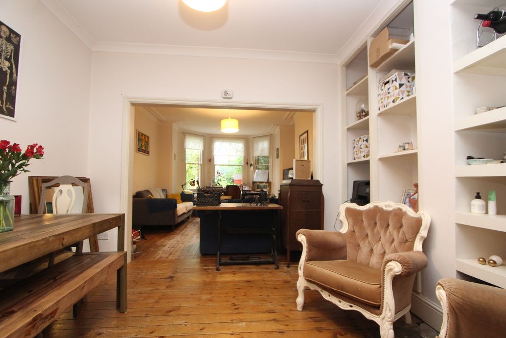 Property photo 3 of 8 Photo 03