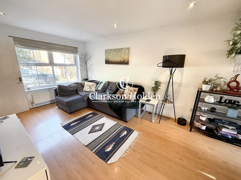 Property photo 2 of 25