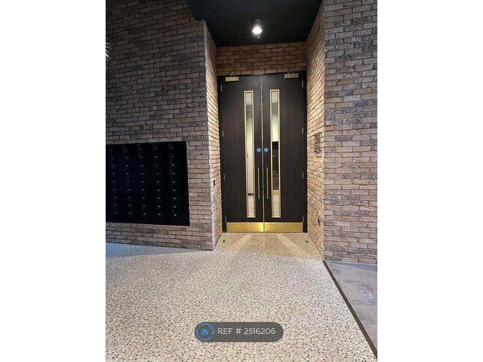 Property photo 2 of 9 Hall Way