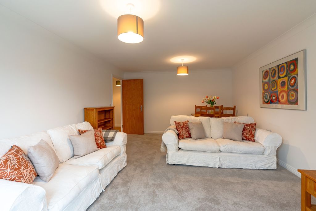 Property photo 3 of 19 17 Rowland Hill Court-07864