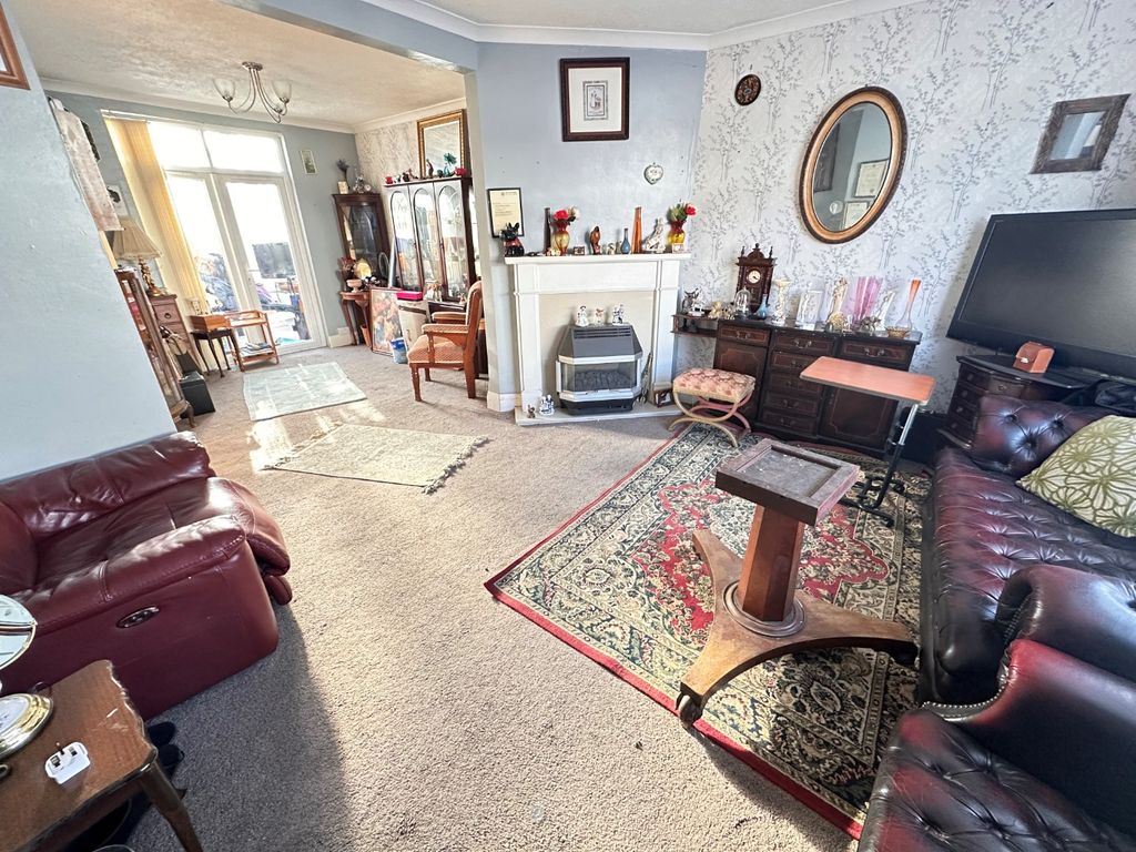 Property photo 3 of 8 4682802