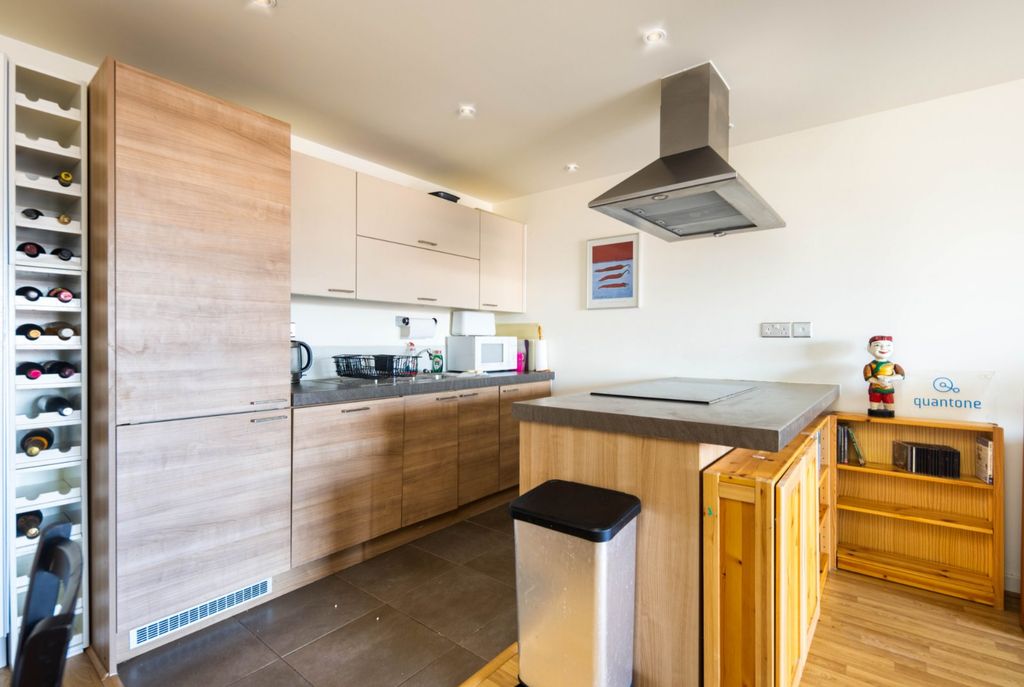 Property photo 3 of 20 Kitchen Reception