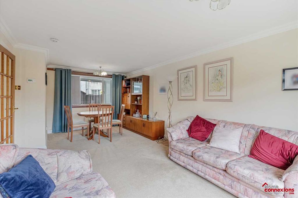 Property photo 3 of 26 Lounge Dining (2)