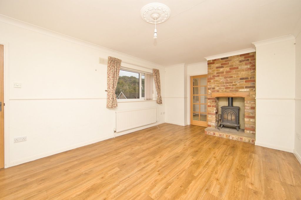 Property photo 3 of 12 Picture 3