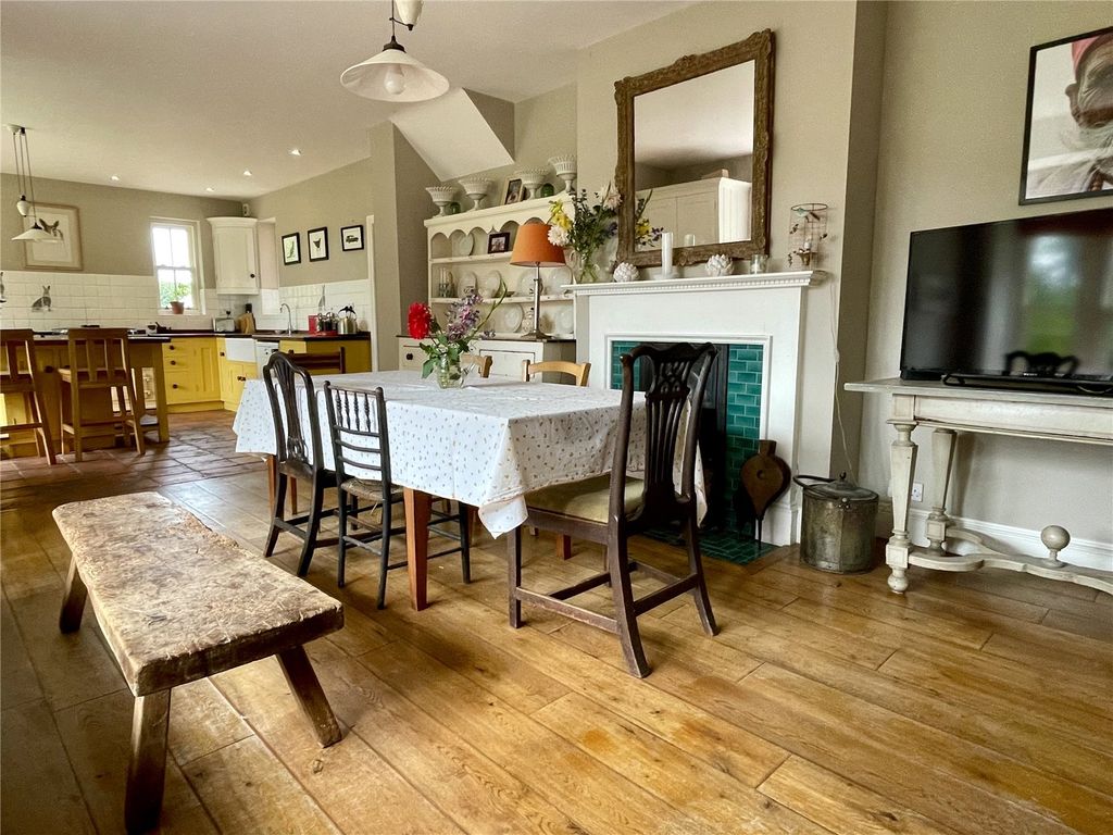 Property photo 3 of 30 Kitchen