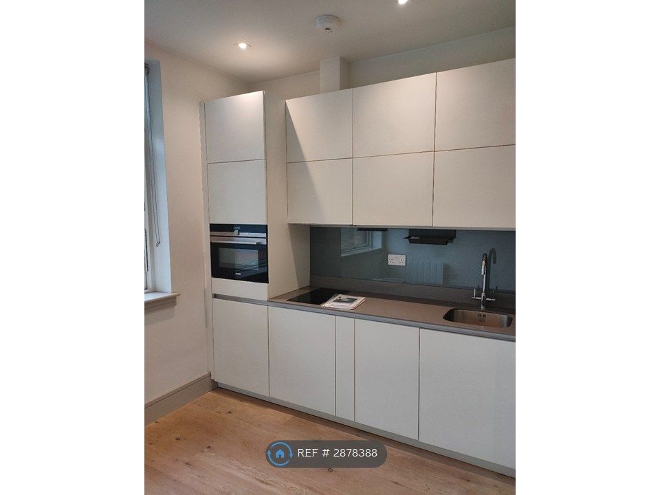 Property photo 3 of 6 Kitchen