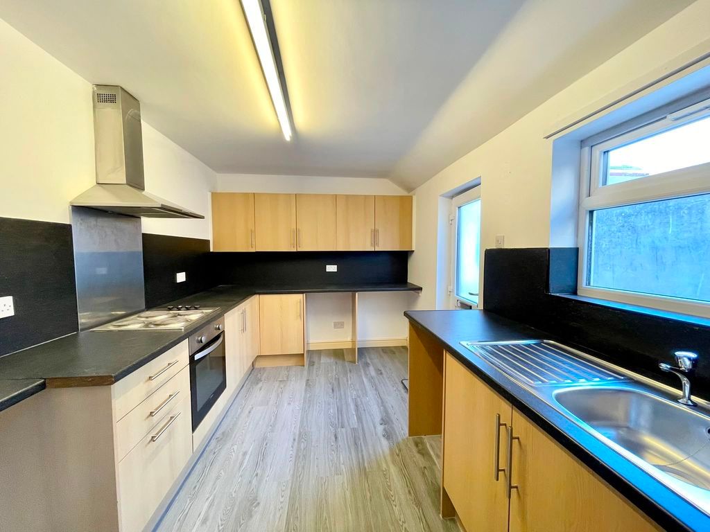 Property photo 3 of 9 Kitchen Alt View