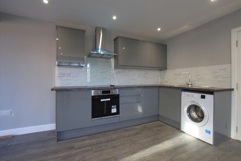 Property photo 3 of 10 Kitchen