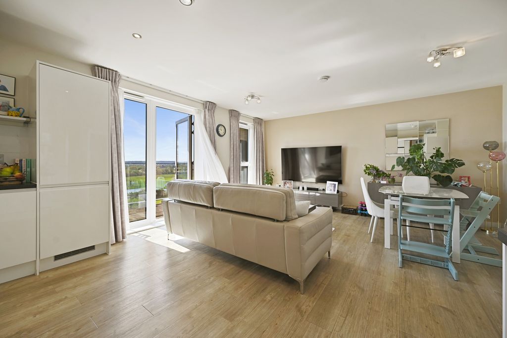 Property photo 2 of 14 Rcyopa- Flat 62 Lamborne House- Reception 3 (1)