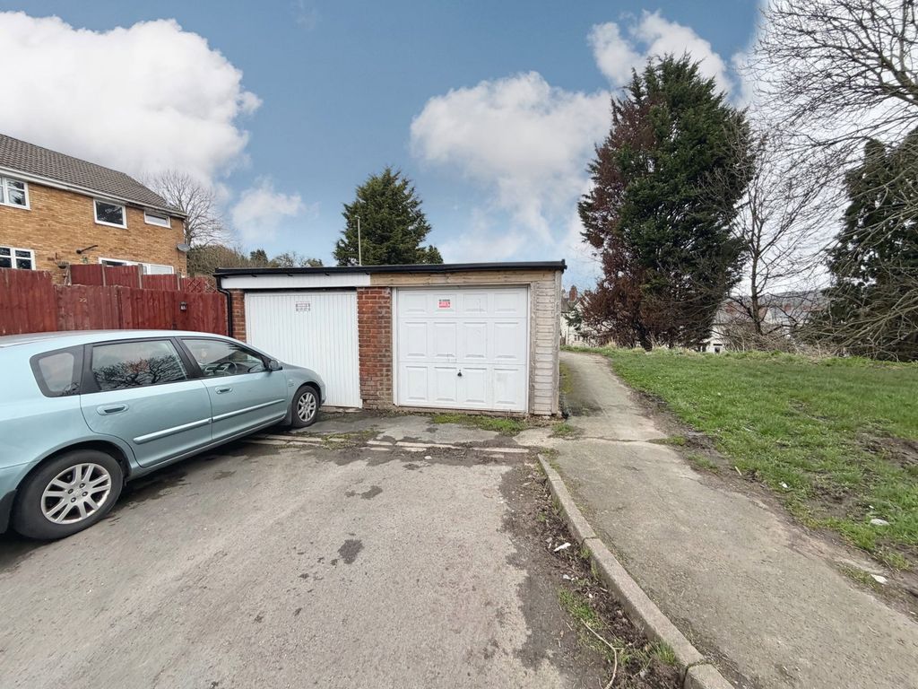 Property photo 2 of 25