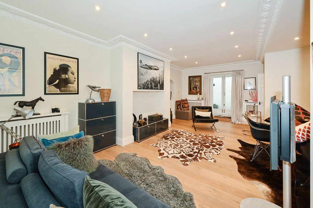 Property photo 2 of 11