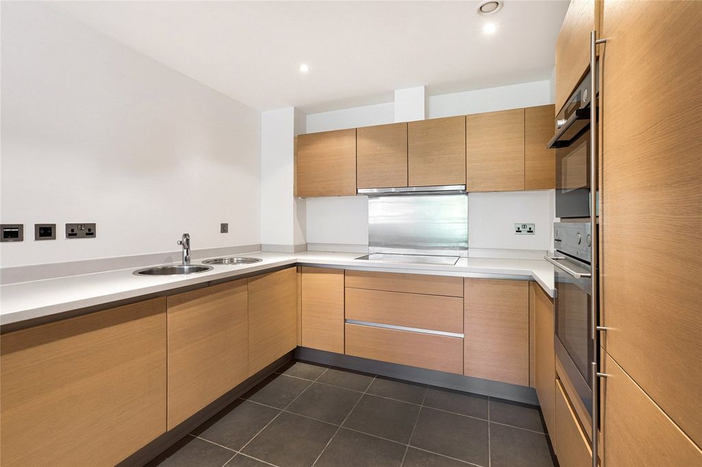 Property photo 3 of 16 Kitchen