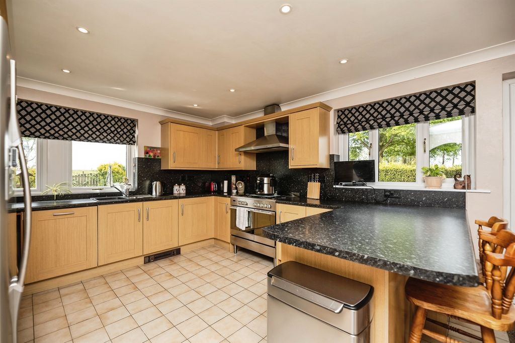 Property photo 3 of 28