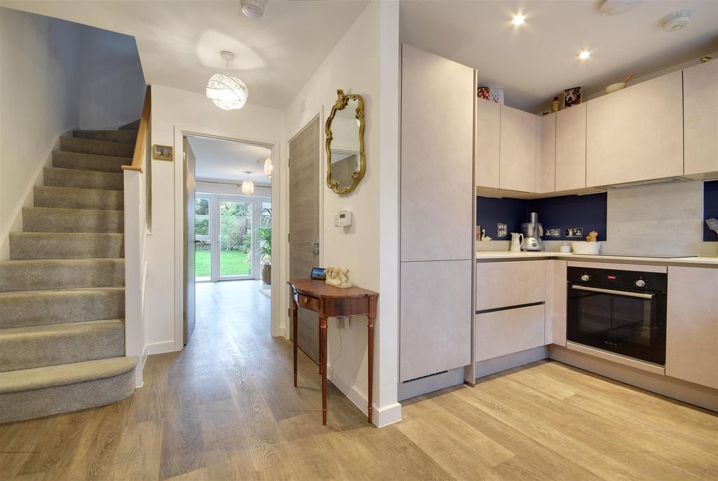 Property photo 2 of 25